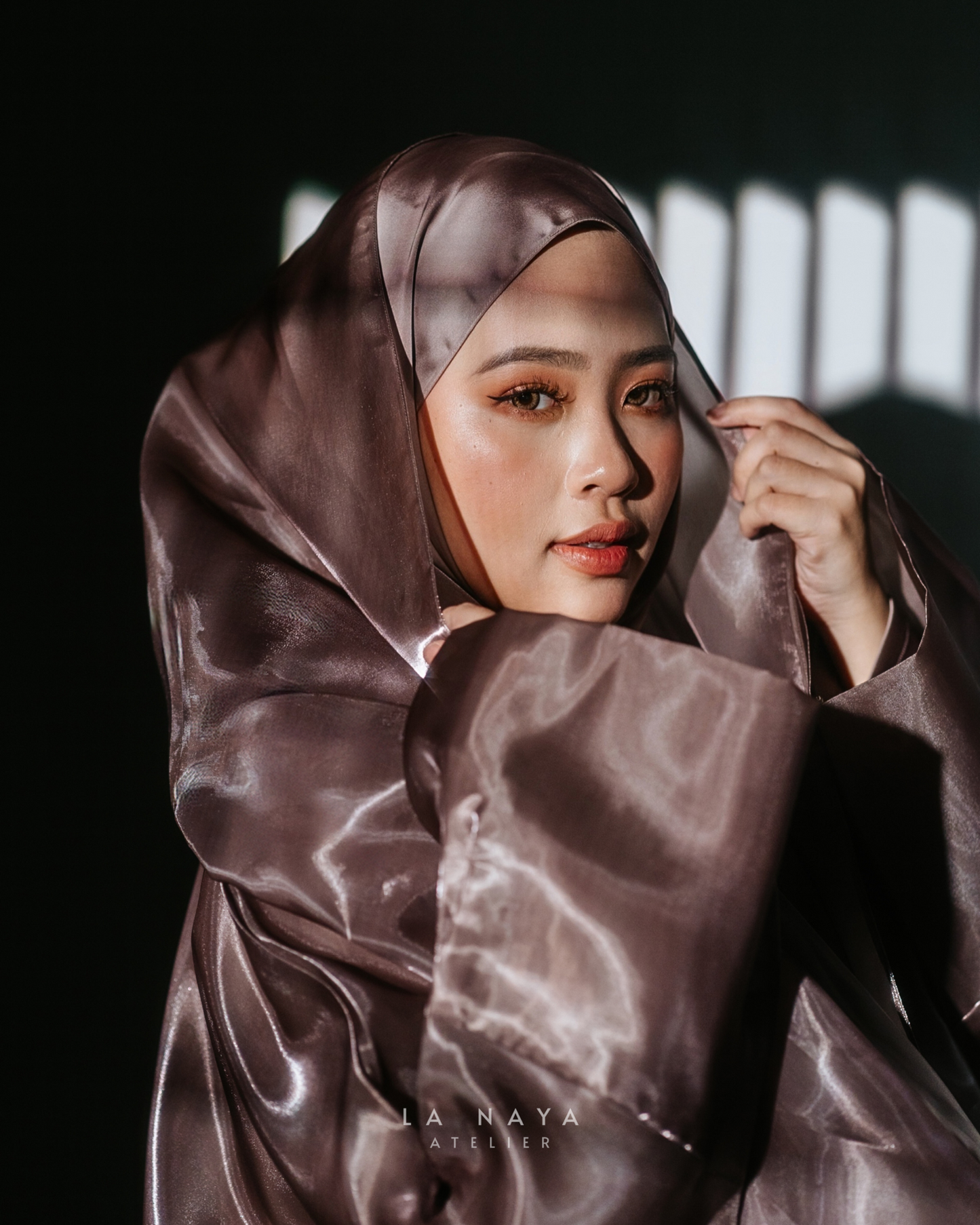 Sirr Al-Anāqah: Viola