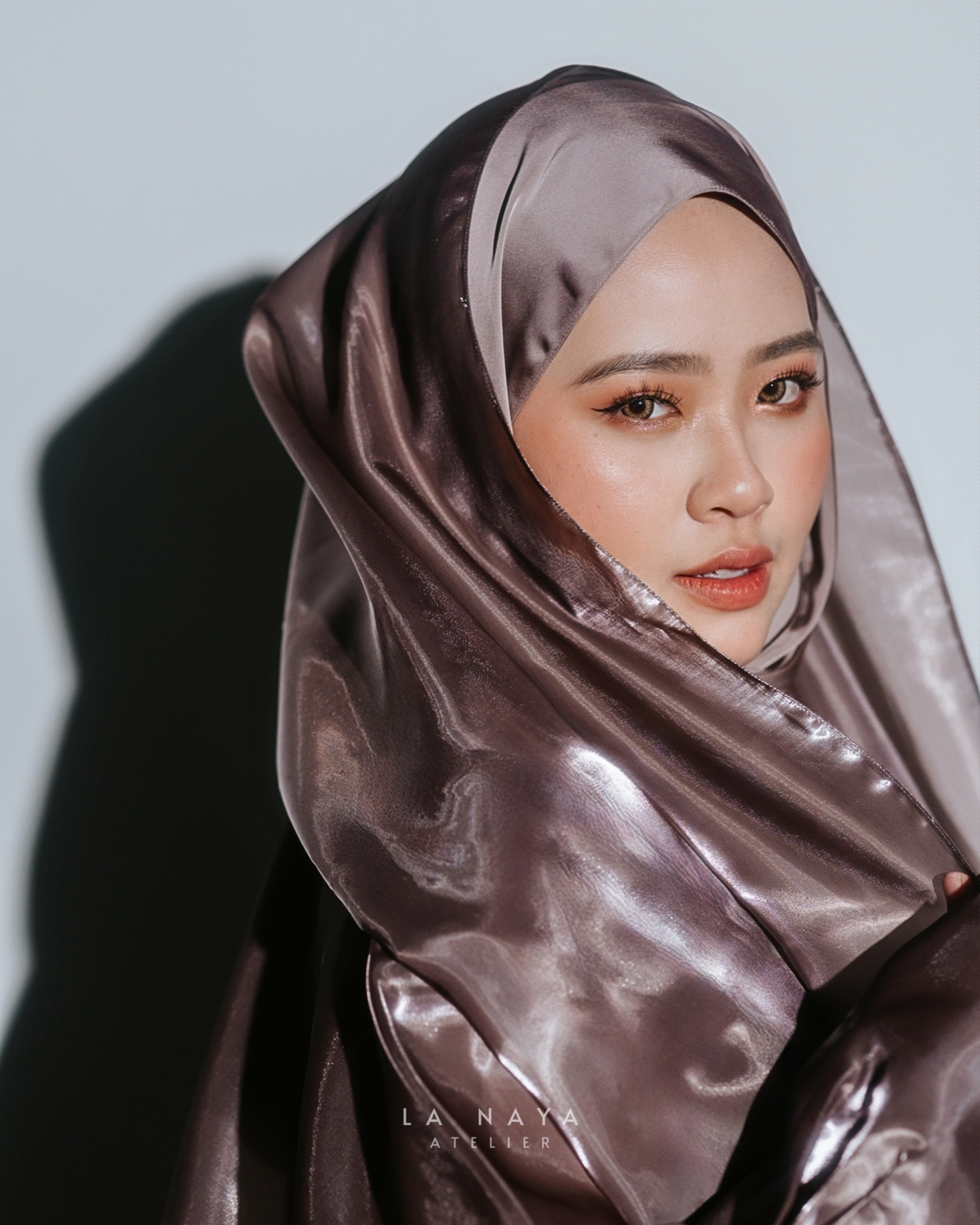 Sirr Al-Anāqah: Viola