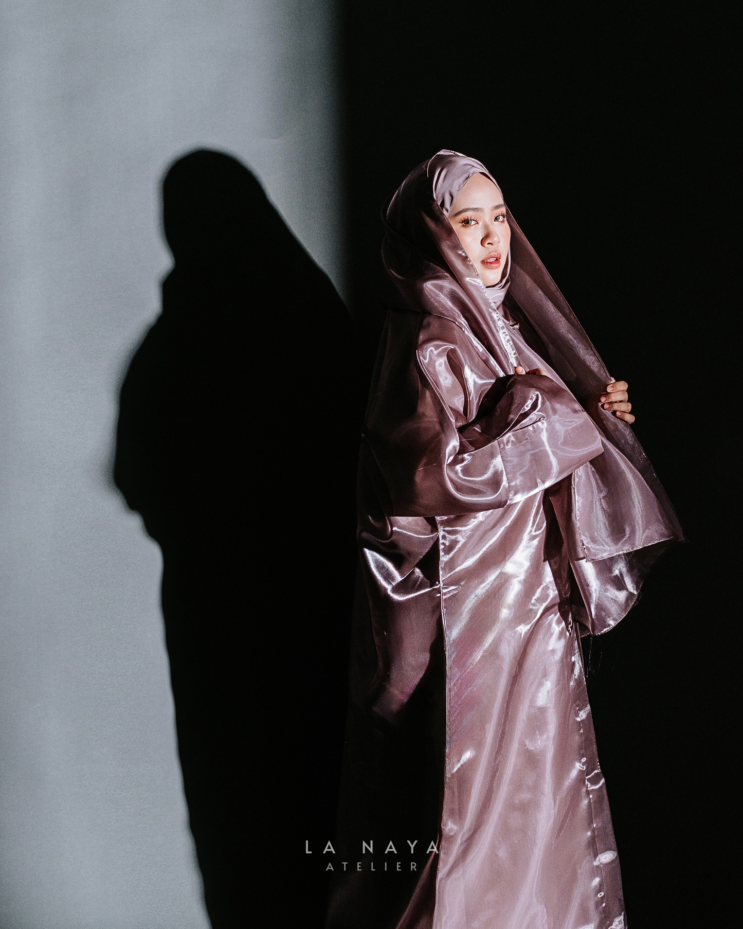 Sirr Al-Anāqah: Viola