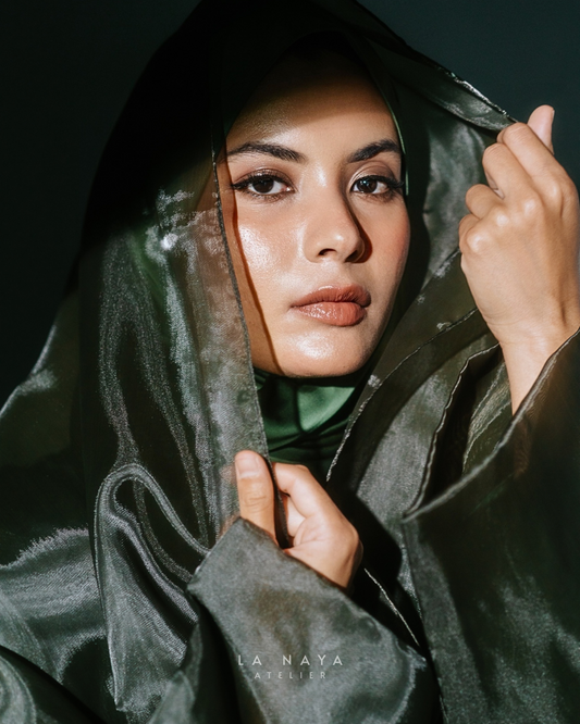 Sirr Al-Anāqah: Verde Dora