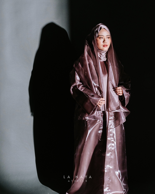 Sirr Al-Anāqah: Viola