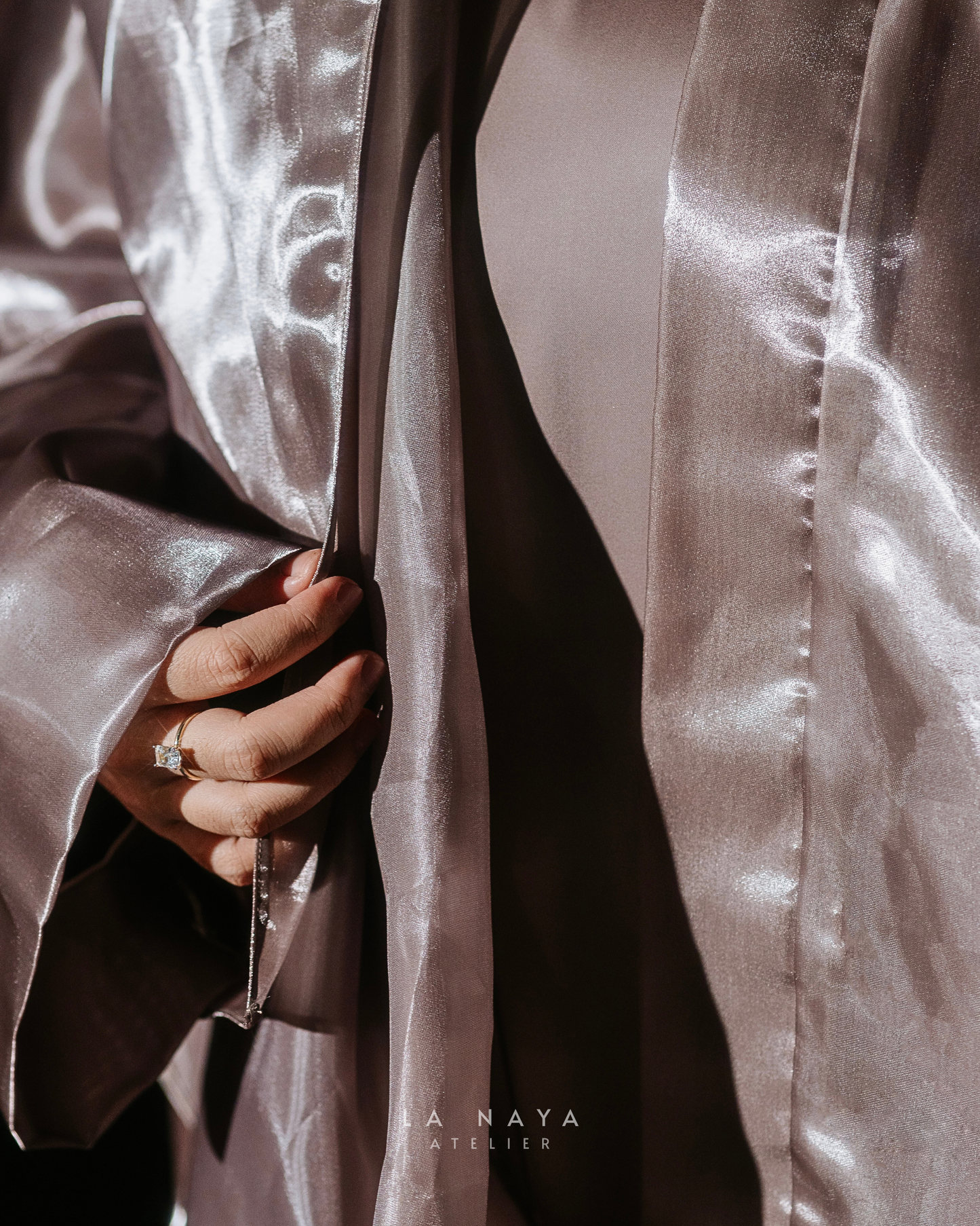 Sirr Al-Anāqah: Viola