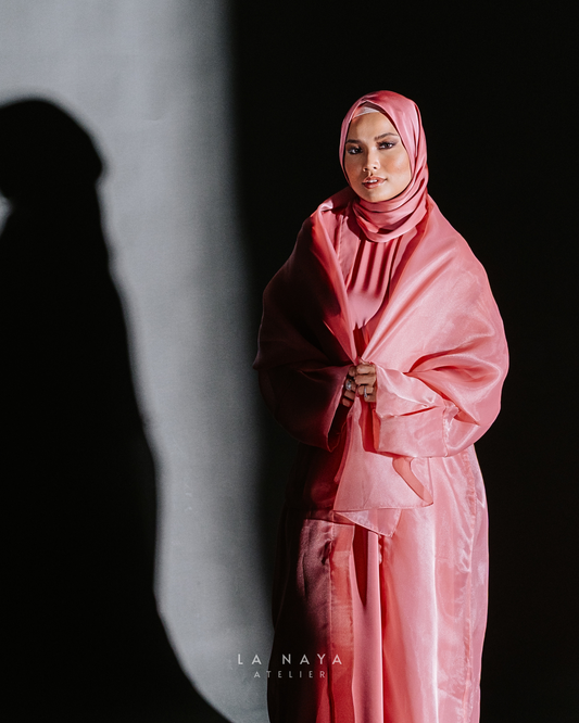 Sirr Al-Anāqah: Rosa