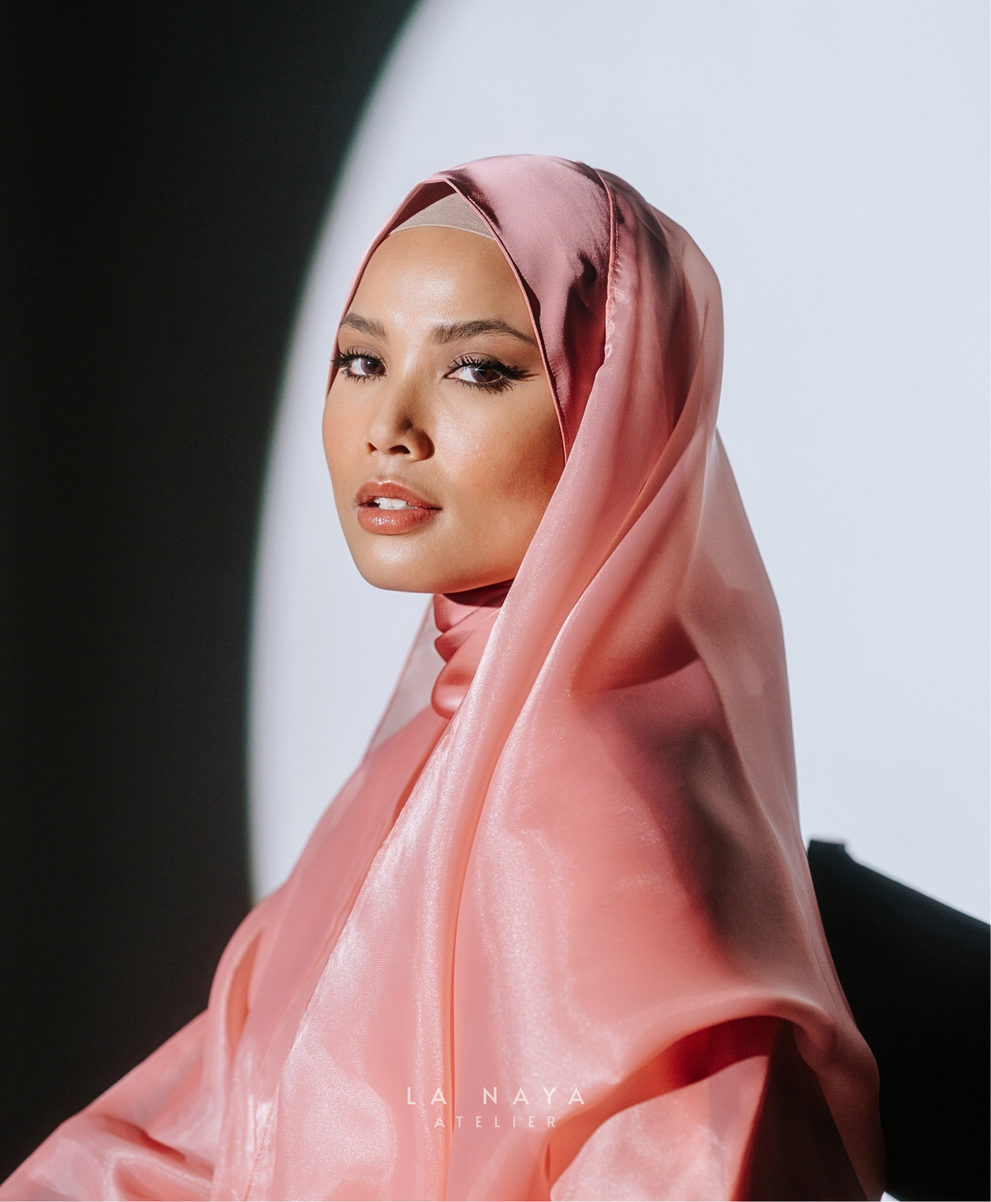 Sirr Al-Anāqah: Rosa